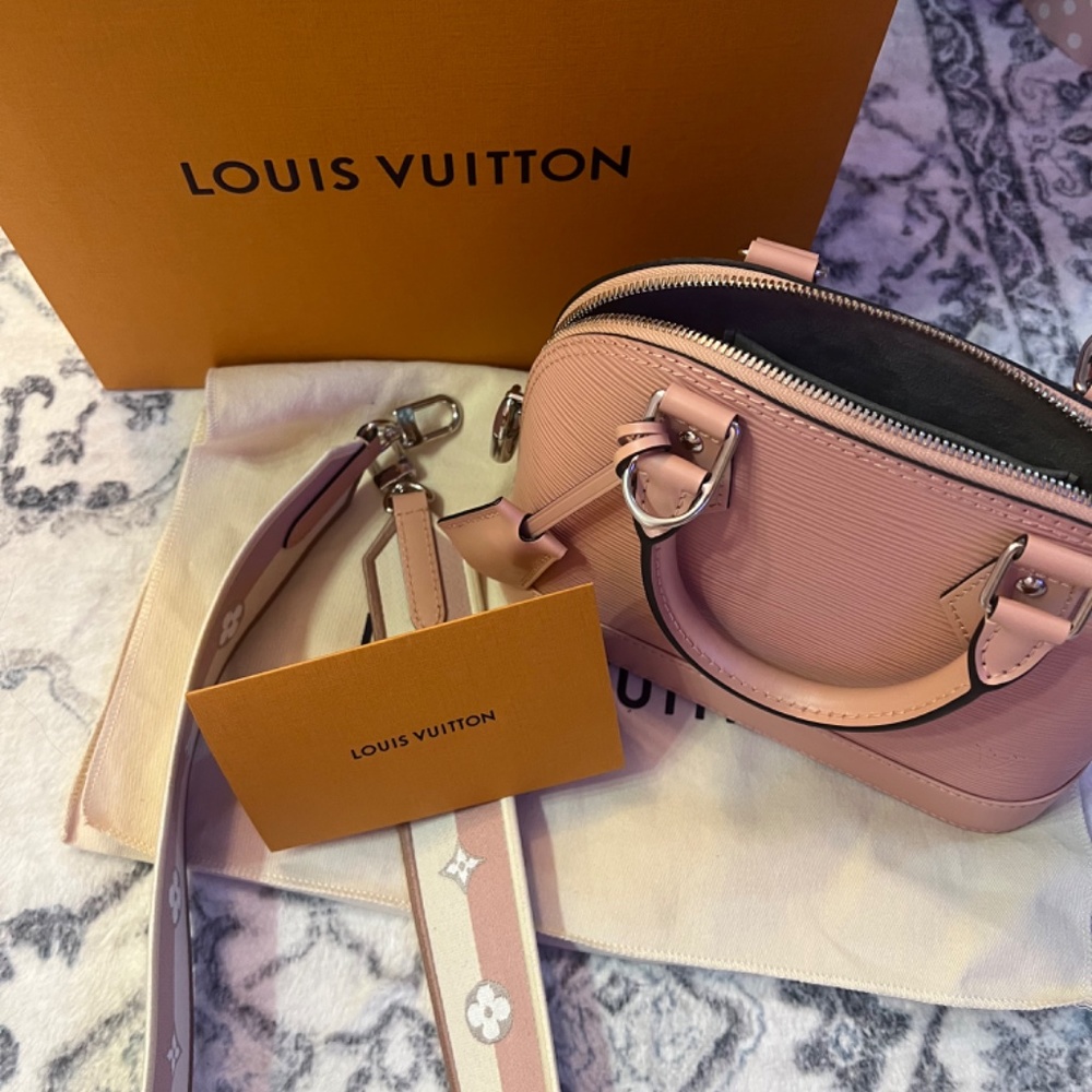 Louis Vuitton crossbody/shoulder purse in pink - Picture 3 of 9